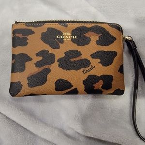 Coach wristlet leopard